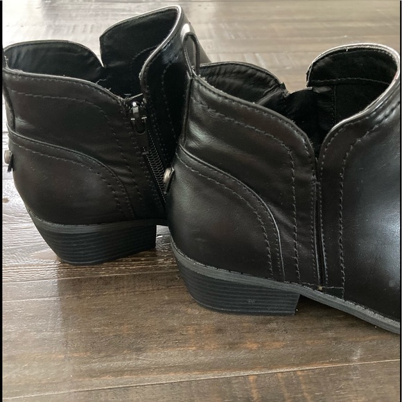 G by Guess black ankle boots - Picture 4 of 7